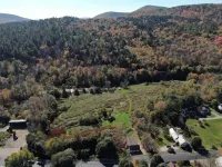 Village Home with 15 acre backyard on the river - Wifi
