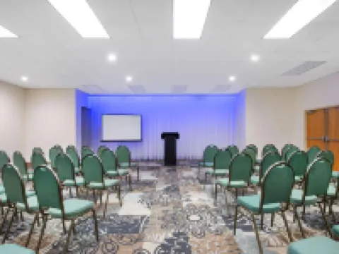 La Quinta Inn by Wyndham Clearwater Central クリアウォーターのホテル