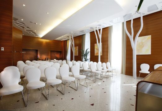 보스콜로 니스 오텔 & 스파의 수영장