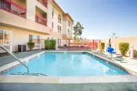 Hawthorn Suites by Wyndham Livermore Wine Country - Swimmingpools