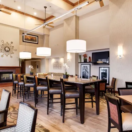 Hampton Inn & Suites Addison