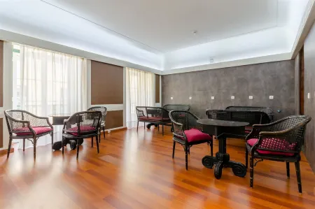 Hotel LX Rossio Отели рядом с достопримечательностью «Триумфальная Арка на руа Аугушта»