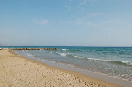 Apartment in Villa (Near the Sea) Отели в г. Менфи