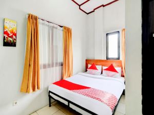 OYO 90048 Teratai Bekasi Guesthouse