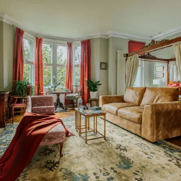 The Suite | Cardiff City Centre + Private Parking