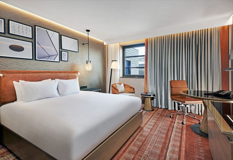 1. 힐튼 런던 타워..