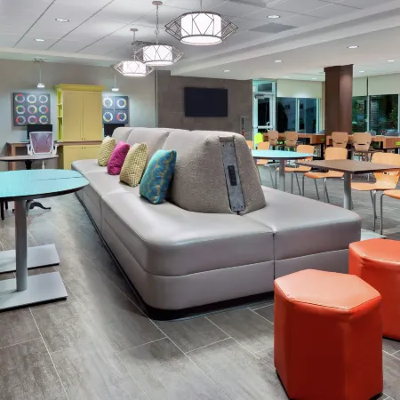 Home2 Suites by Hilton Orlando Near Universal Отели рядом с достопримечательностью «Юниверсал Студиос Флорида»