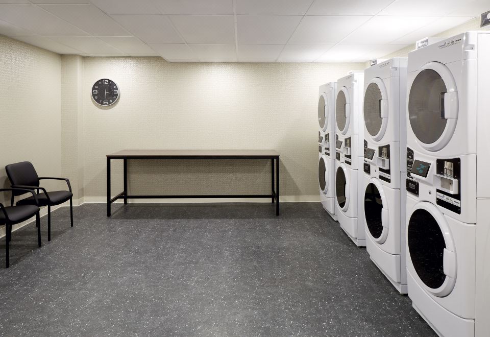 3. 힐튼 가든 인 ..