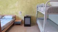 Spacious Triple Room a Stone's Throw from the Sea