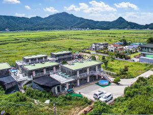 바다네펜션 (Ganghwa Badane Pension)