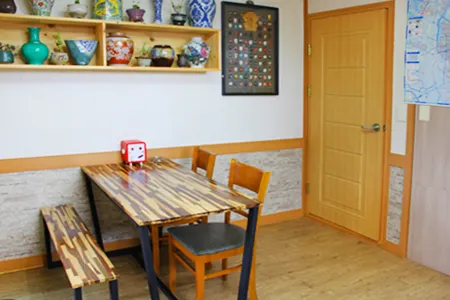 Gyeongju Rockheewon Hanok Stay Отели рядом с достопримечательностью «Gyeongju Najeong Well»