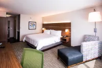 홀리데이 인 익스프레스 & 스위트 리호보스 비치 바이 IHG  호텔
