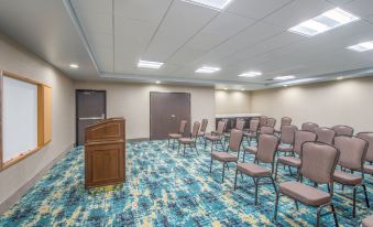 Holiday Inn Express & Suites Shawnee-Kansas City West