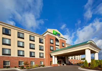 Holiday Inn Express & Suites Detroit - Utica