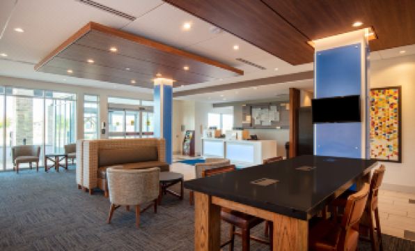 Holiday Inn Express & Suites BELOIT by IHG