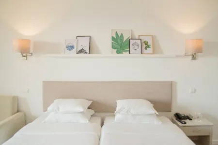 Caloura Hotel Resort Отели рядом с достопримечательностью «Marina de Vila Franca do Campo - Azores Islands»