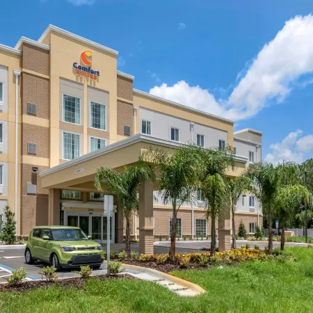 Comfort Suites Daytona Beach-Speedway Отели рядом с достопримечательностью «Аттракцион Daytona 500 Experience»