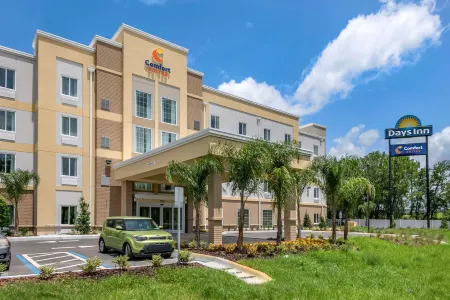 Comfort Suites Daytona Beach-Speedway Отели в г. Дейтона-Бич