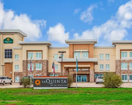 La Quinta Inn & Suites by Wyndham Luling Hotels in Luling