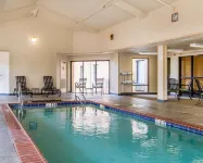 Quality Inn & Suites Benton - Draffenville - Pools