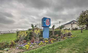 Motel 6 Dallas, TX - Northwest