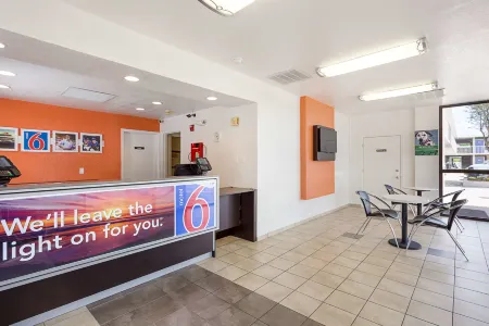 Motel 6 Baton Rouge, la - Southeast Отели в г. Олд Джефферсон