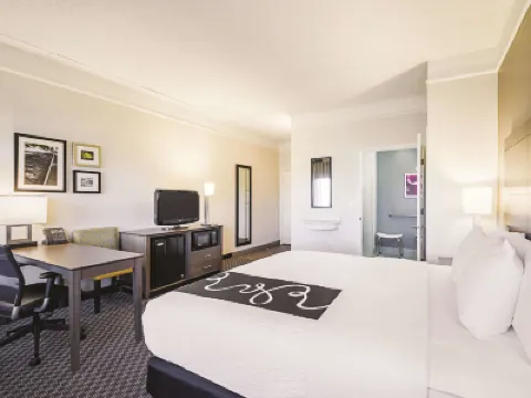 La Quinta Inn & Suites by Wyndham Austin Near the Domain Hotels near Northwest Austin