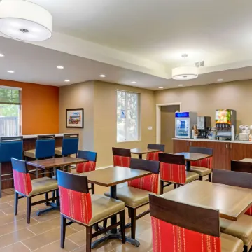 Comfort Inn & Suites Near Ontario Airport