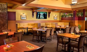 Coast Inn at Lake Hood