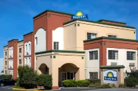Days Inn by Wyndham Fremont Отели в г. Фремонт
