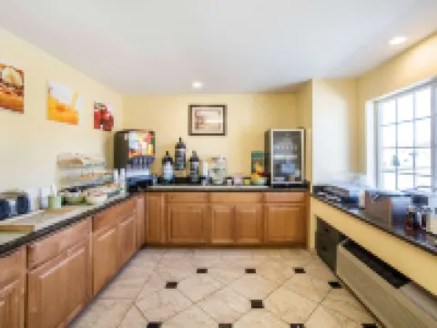 Quality Inn & Suites Elko Hotels in Elko