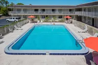 Rodeway Inn Kissimmee Maingate West - Free Theme Park Shuttle - Kolam Renang