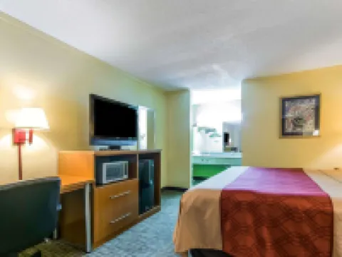 Econo Lodge Hotels in Simpson County