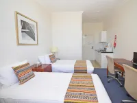 The Hallows Accommodation Hotel a South Bathurst