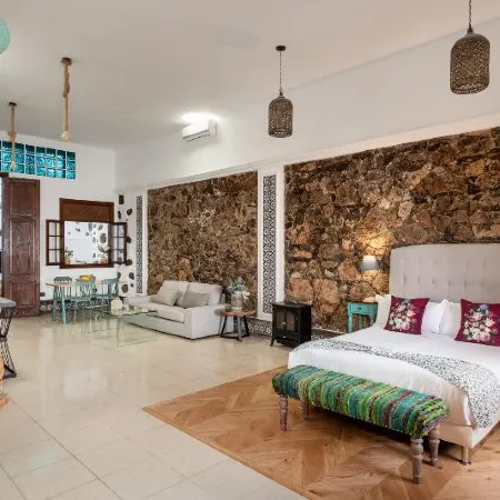 El Charco Suites