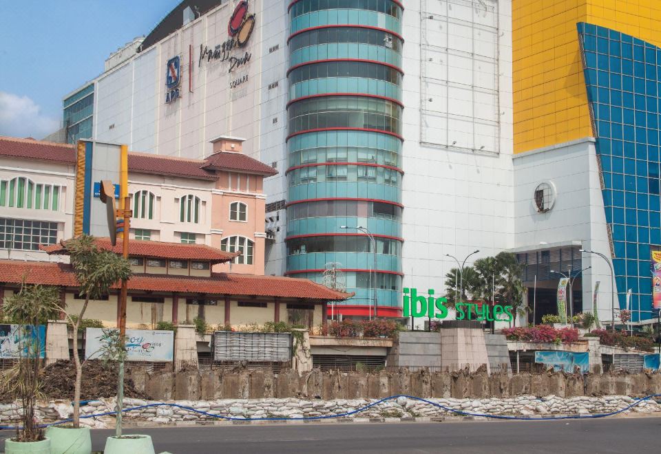 Ibis Styles Jakarta Mangga Dua HotelOver view