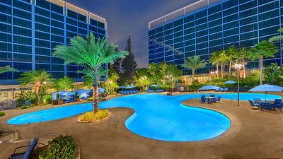 屋外プール ディズニーランド ホテル アナハイム ロサンゼルスの写真