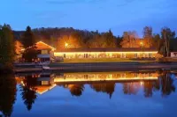 Algonquin Lakeside Inn Hotels in Algonquin Highlands