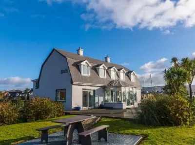 Klondyke House B&B Hotels near Charlie Chaplin Statue