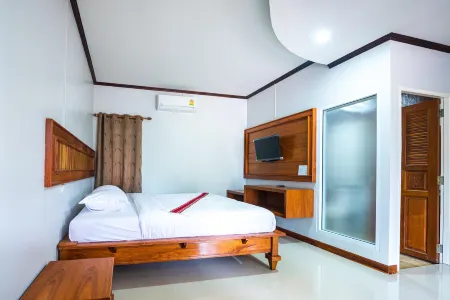 Ban Buanara (Private Resort) Отели рядом с достопримечательностью «Wat Phra in Plaeng»