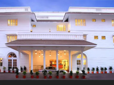 Hotel Luciya Palace Отели рядом с достопримечательностью «Chill vibes only»