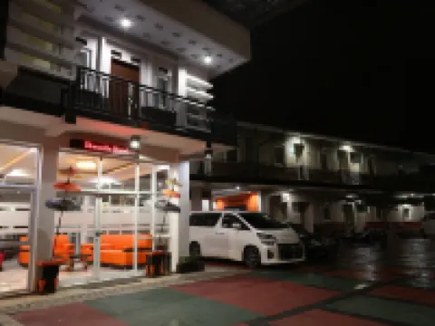 Shanrilla Hotel Hotels in Cihideung