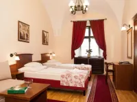 Hotel Klastrom - ที่มีที่จอดรถ