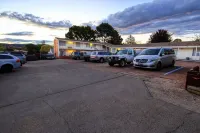Redhill Cooma Motor Inn - Bãi đậu xe