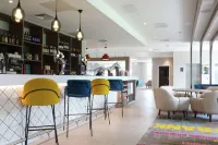 Hampton by Hilton Hamilton Park - Bars