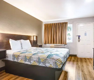 โมเทล 6 ซานเบอร์นาร์ดิโน แคลิฟอร์เนีย - เซาท์ โรงแรมใกล้INLAND EMPIRE MILITARY MUSEUM