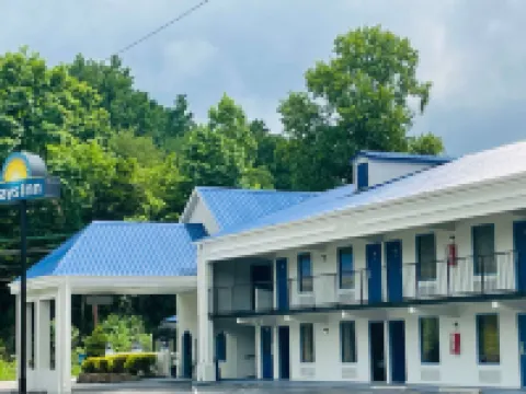 Days Inn by Wyndham Harriman Hotels in Roane County