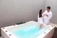 Harris Hotel & Conventions Malang - Romantic