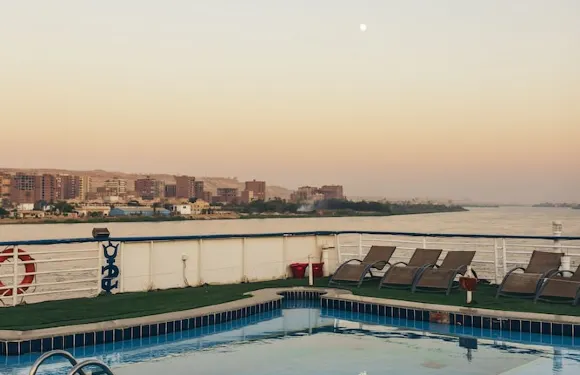 明亞的伊西斯女王水上酒店