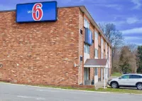Motel 6 New Stanton, PA